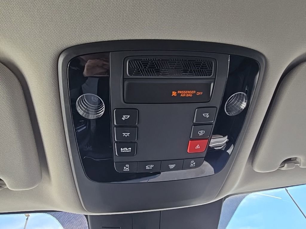 Used 2025 Kia Carnival EX FWD image 26