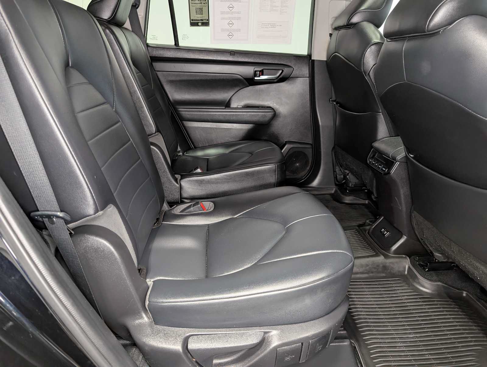 Used 2021 Toyota Highlander XLE AWD/4WD image 42