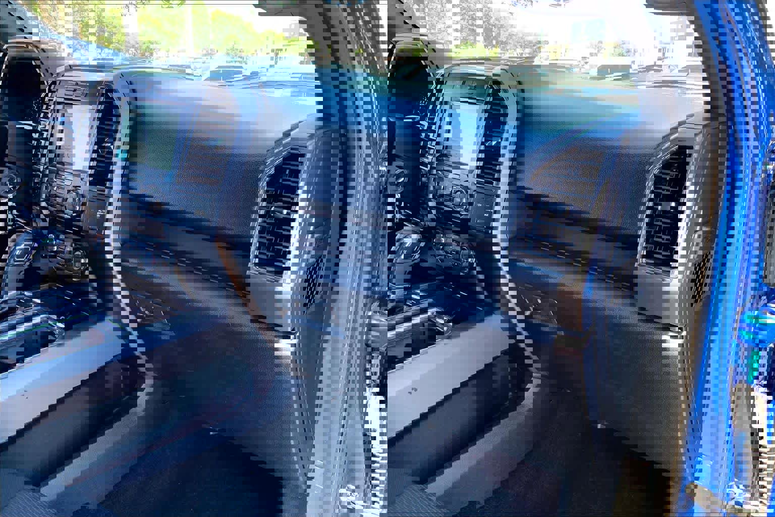 Used 2017 Ford F150 XLT w/ Equipment Group 302A Luxury AWD/4WD image 19