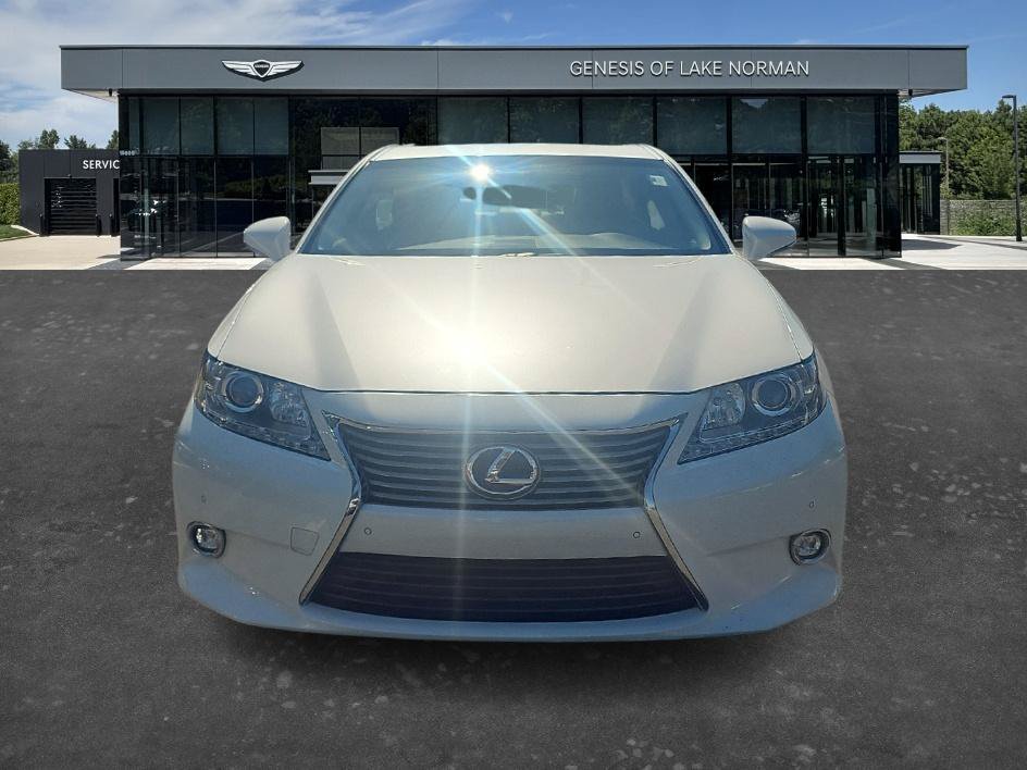 Used 2015 Lexus ES 300h w/ Navigation System Package FWD image 2