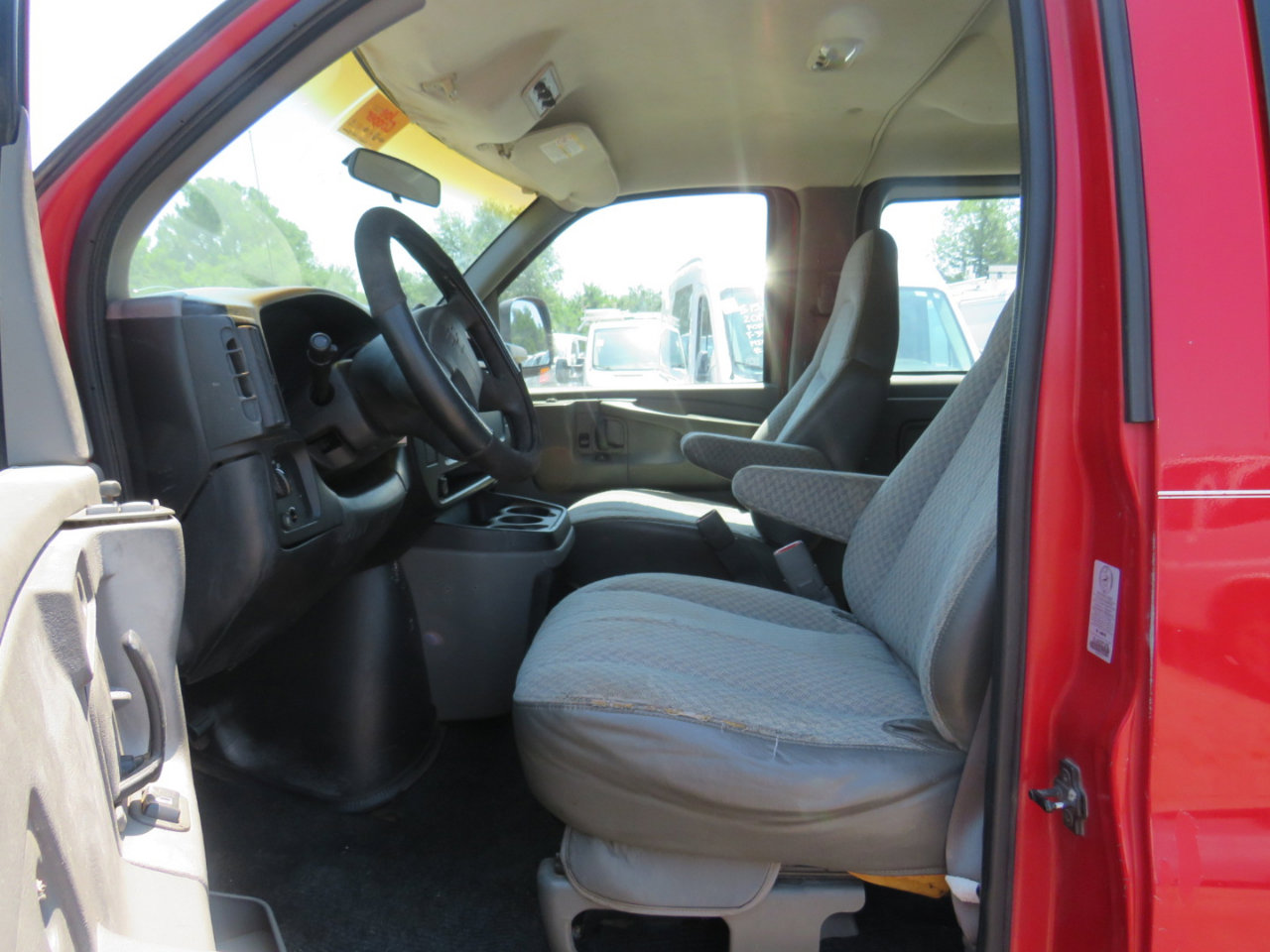 Used 2003 Chevrolet Express 2500 Passenger w/ LS Preferred Equipment Group image 25