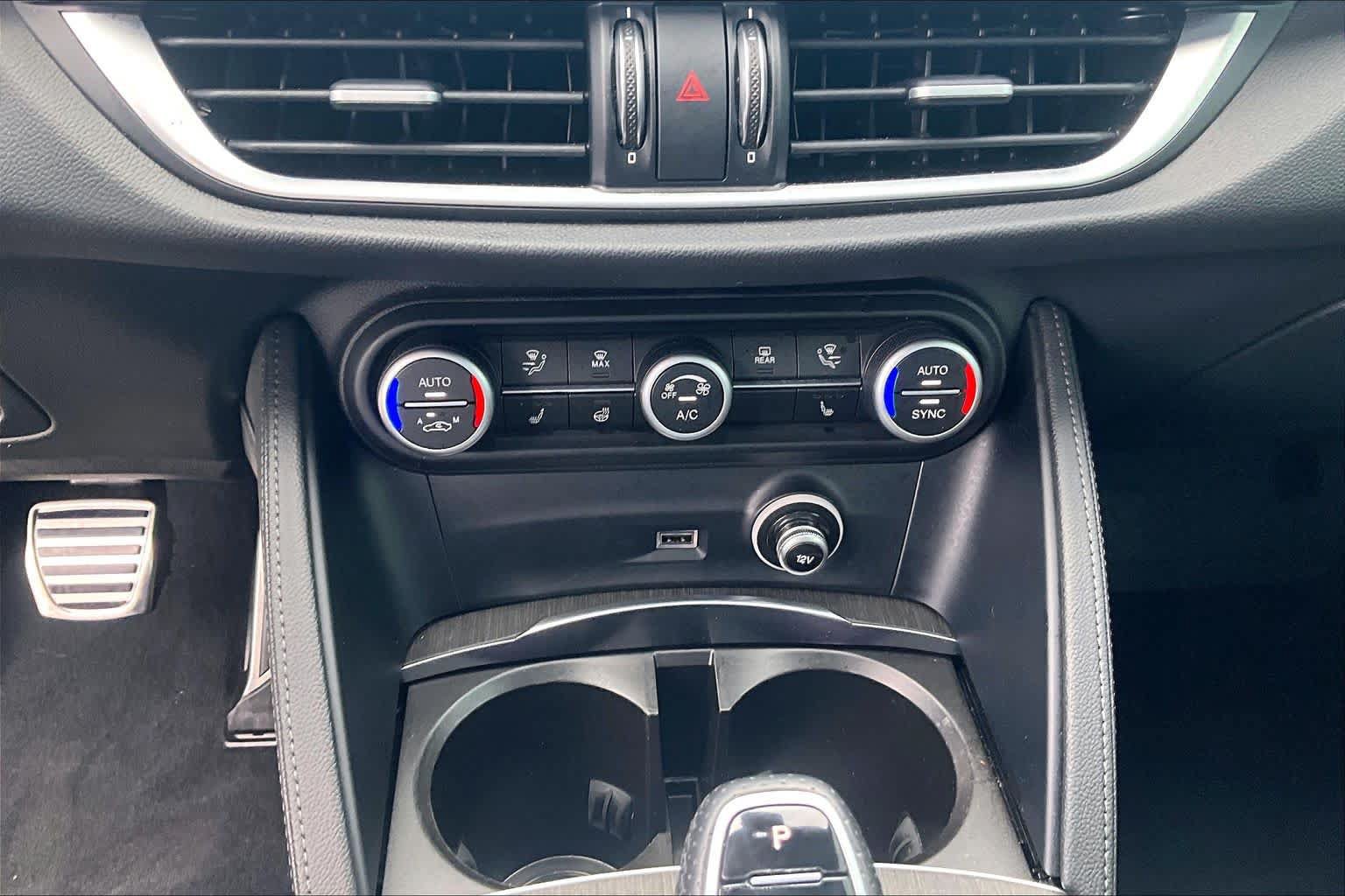 Used 2022 Alfa Romeo Stelvio Ti AWD/4WD image 32