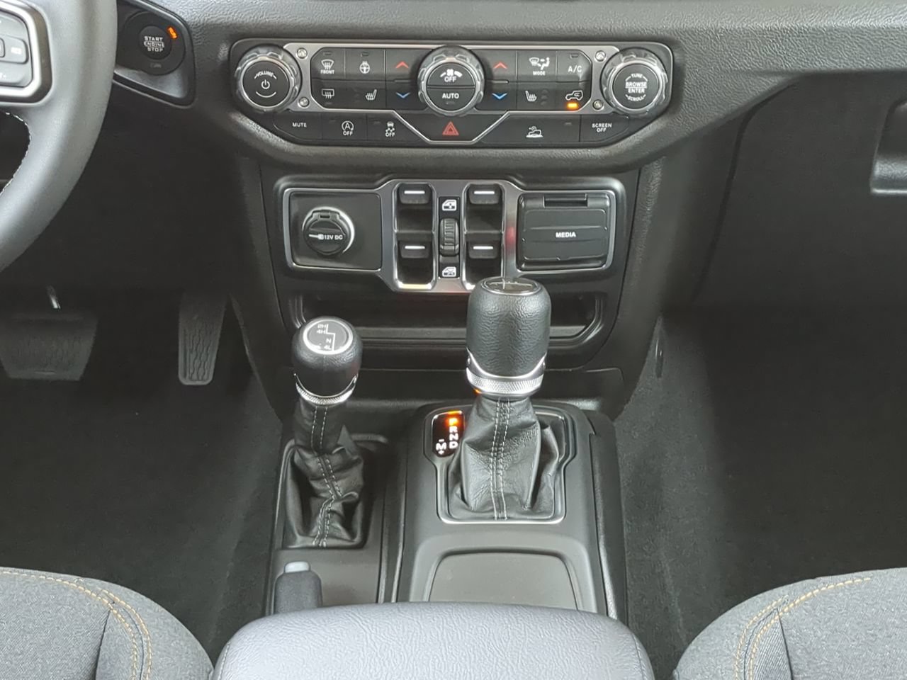 New 2026 Jeep Gladiator Sport AWD/4WD image 17