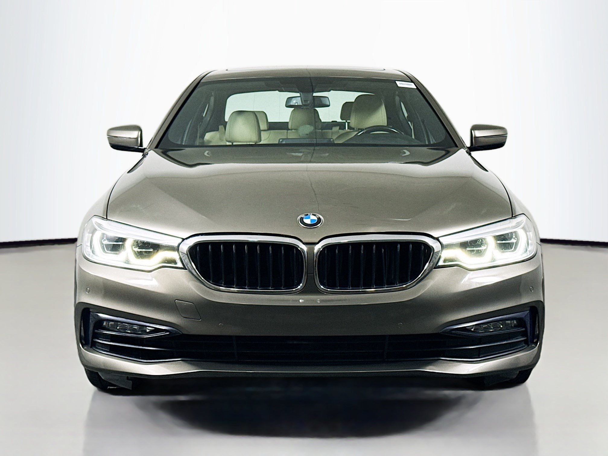 Used 2017 BMW 540i RWD image 2
