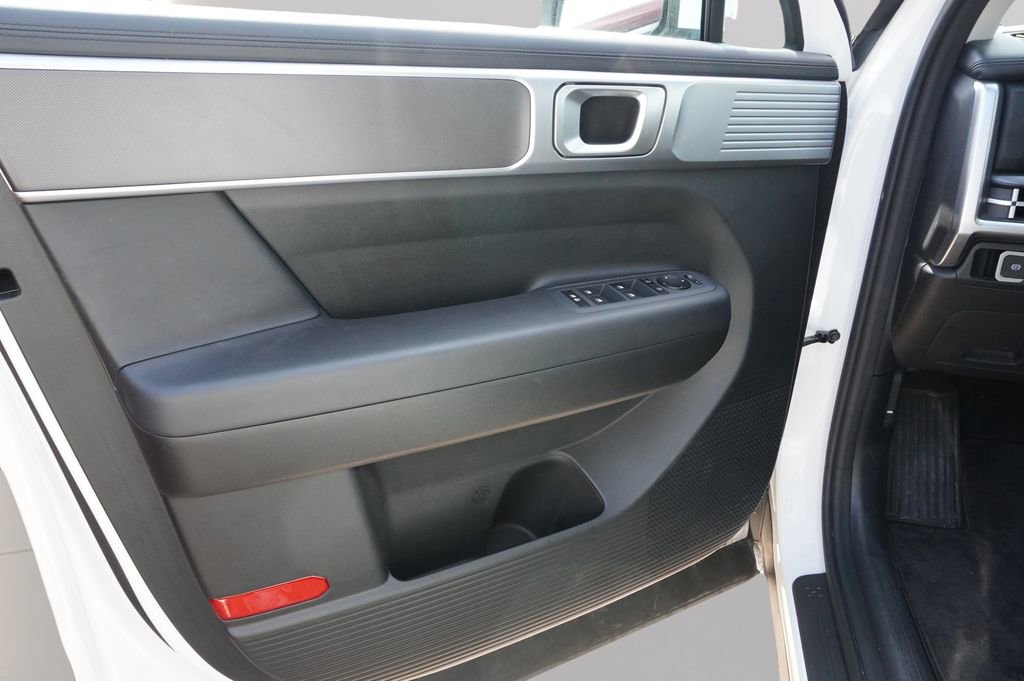 Used 2025 Hyundai Santa Fe SE FWD image 9