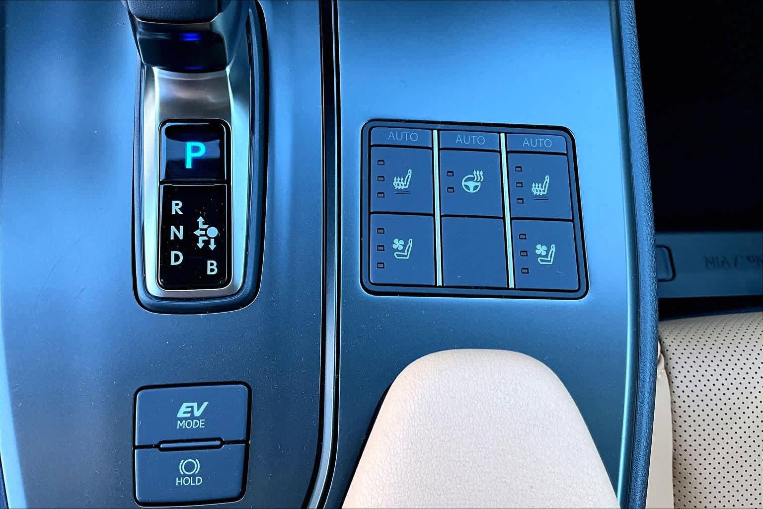 New 2026 Lexus UX 300h FWD image 14