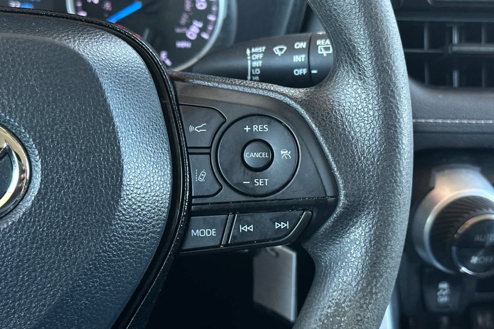Used 2019 Toyota RAV4 LE AWD/4WD image 26