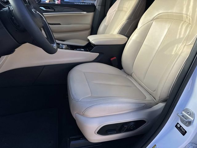 Used 2023 Jeep Grand Cherokee L Limited image 14