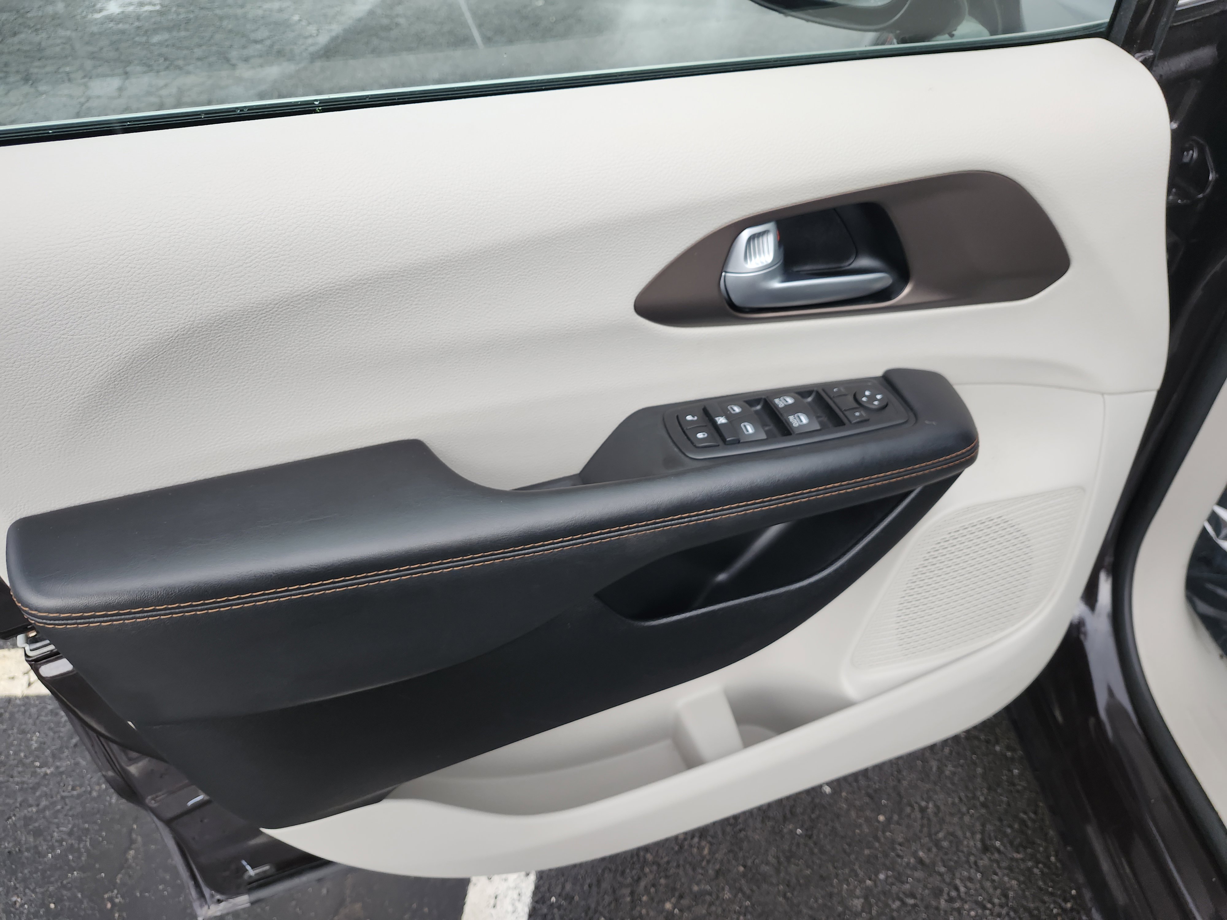 Used 2017 Chrysler Pacifica Touring-L image 21