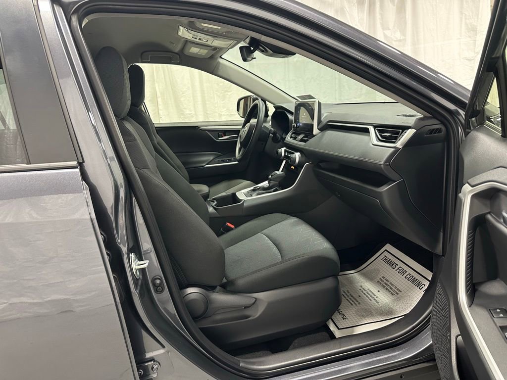 Used 2025 Toyota RAV4 XLE AWD/4WD image 53
