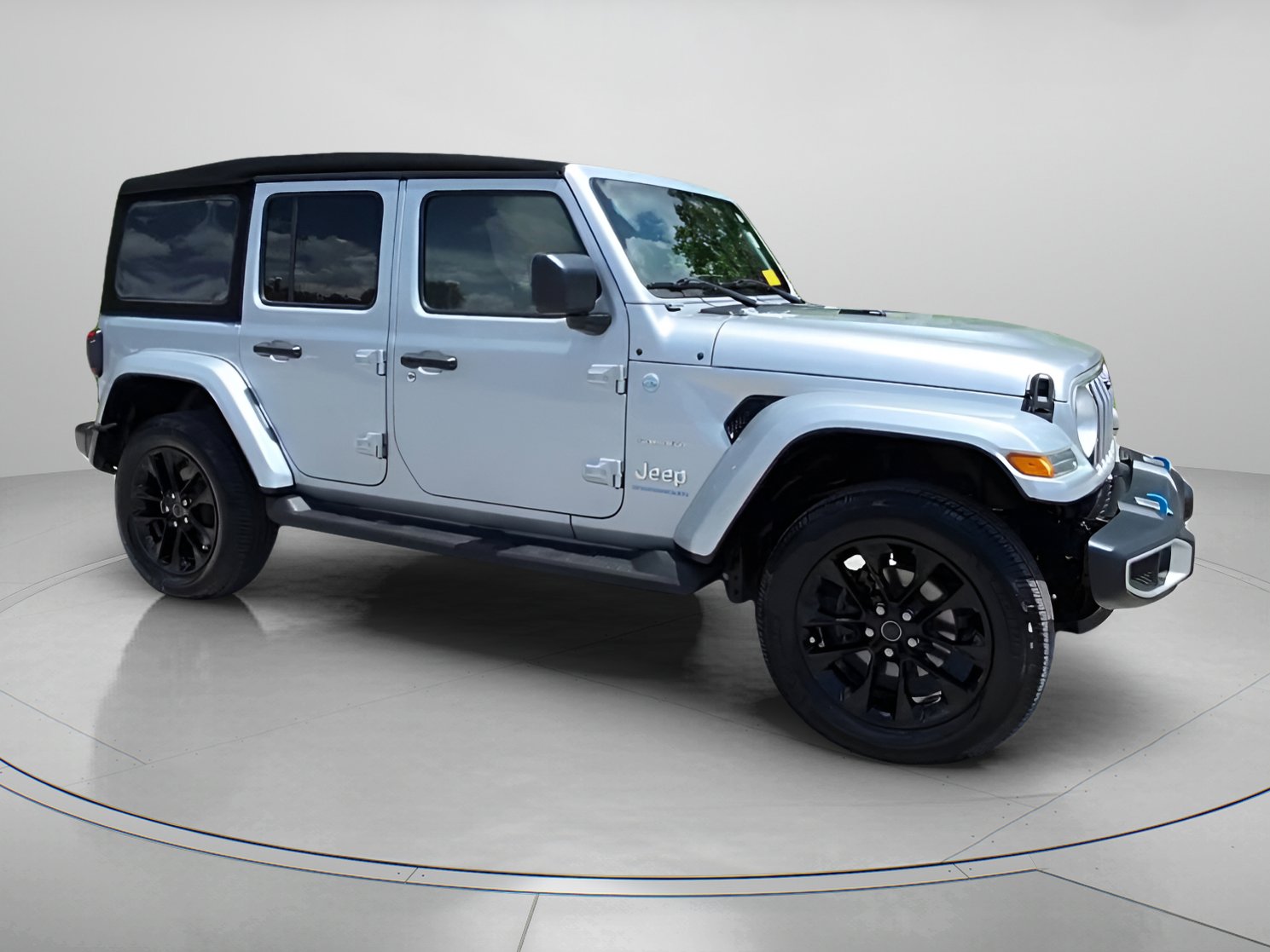 Used 2024 Jeep Wrangler Sahara w/ Technology Group image 2