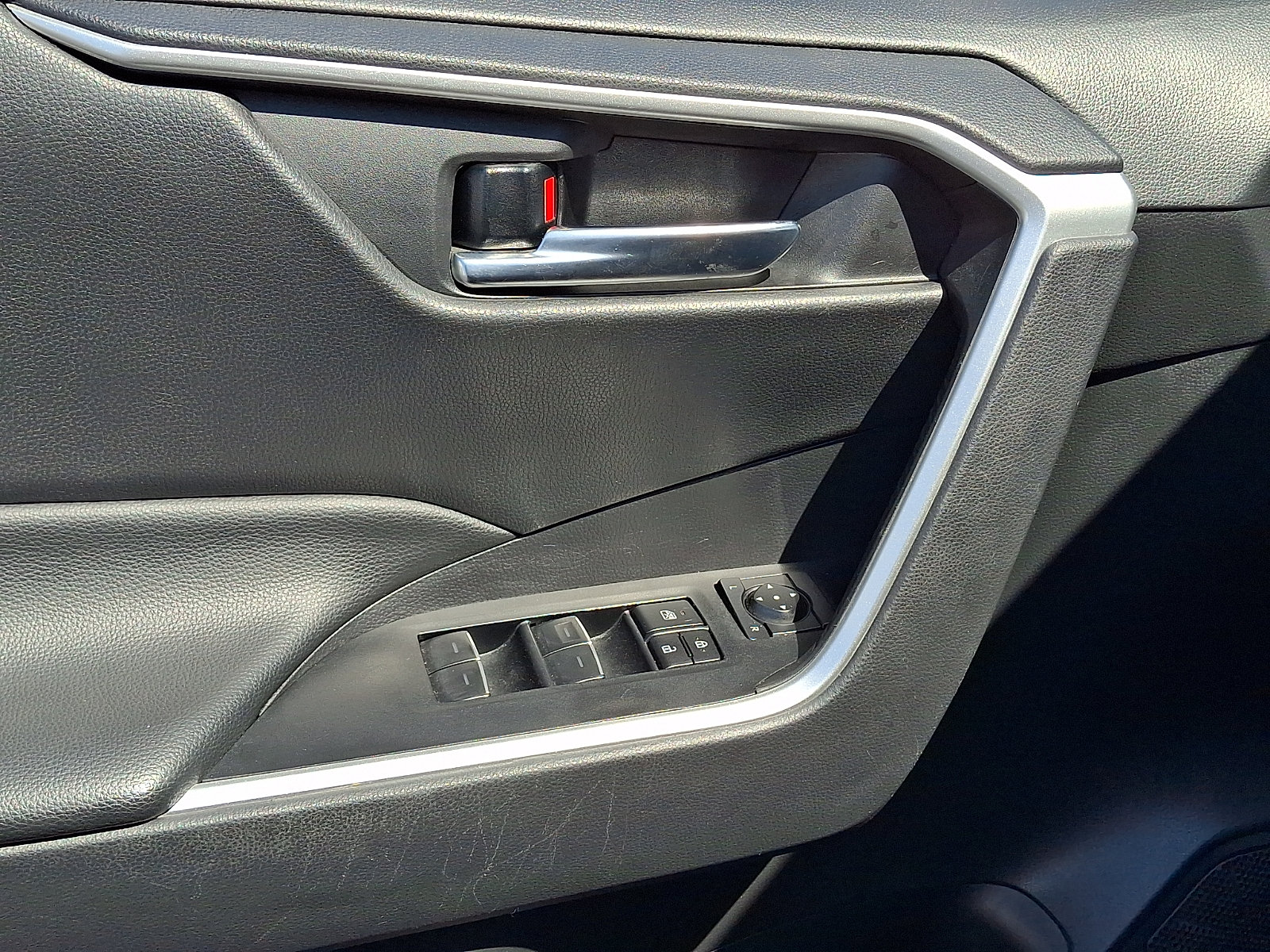 Used 2024 Toyota RAV4 XLE AWD/4WD image 13