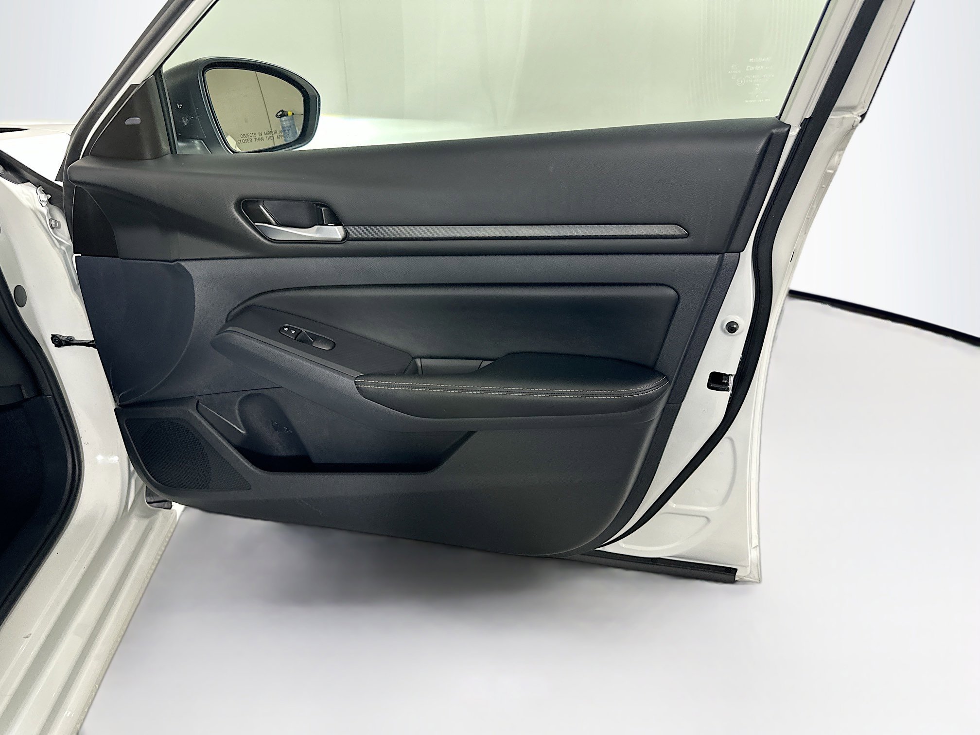 Used 2025 Nissan Altima 2.5 SV FWD image 30