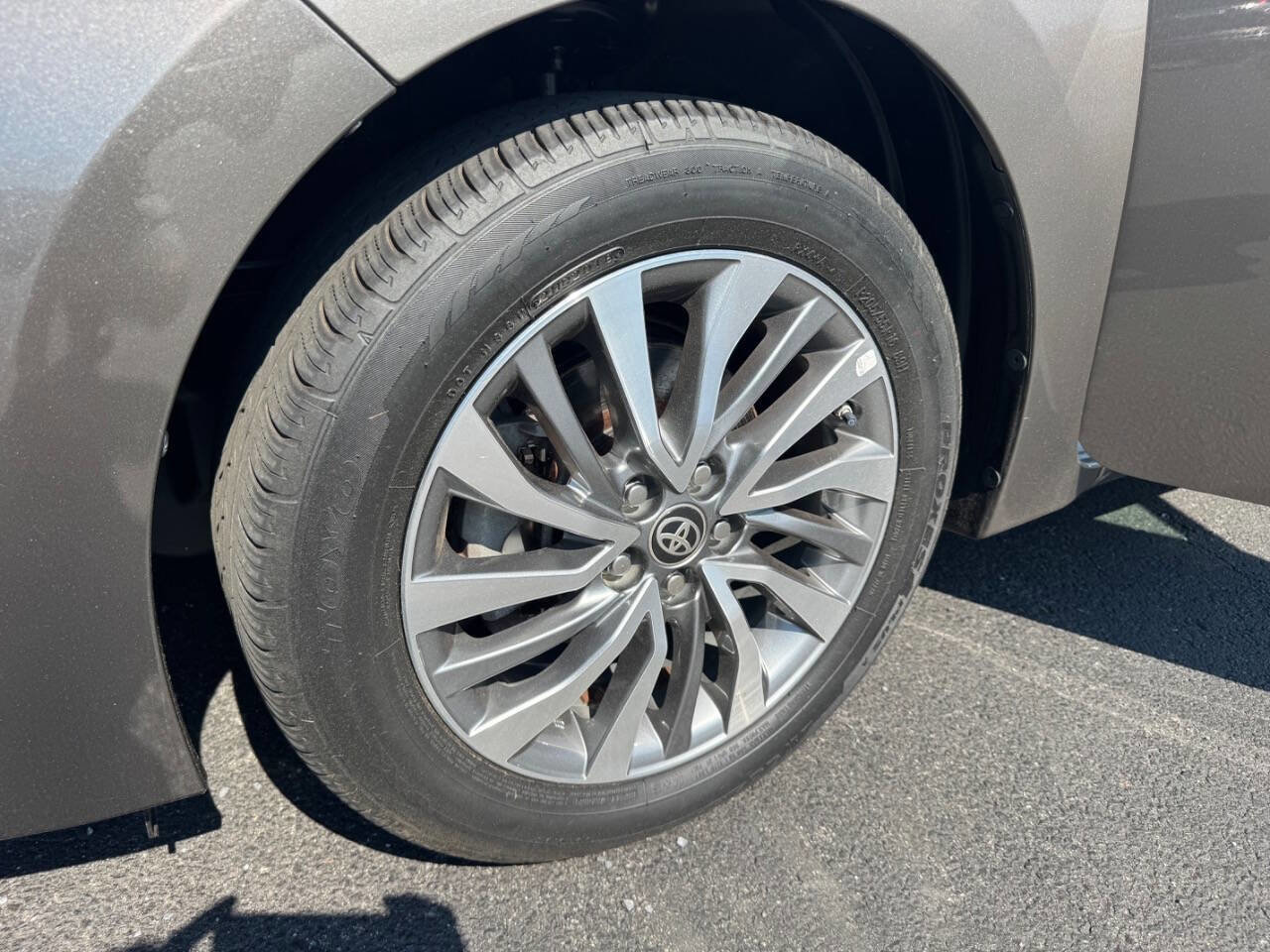 Used 2019 Toyota Corolla XLE FWD image 26