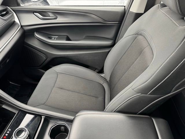 Used 2023 Jeep Grand Cherokee Laredo image 24