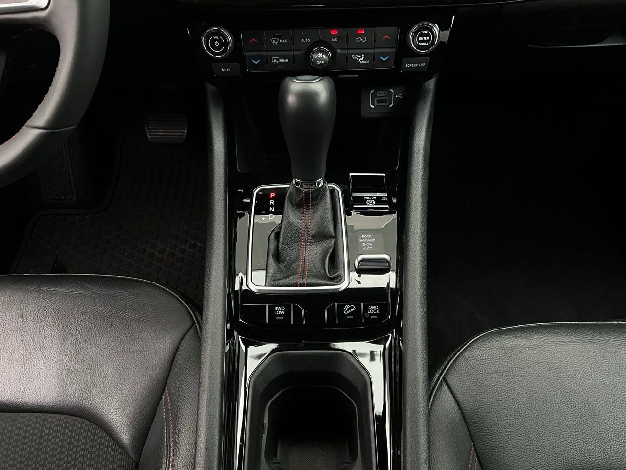 Used 2025 Jeep Compass Trailhawk image 14