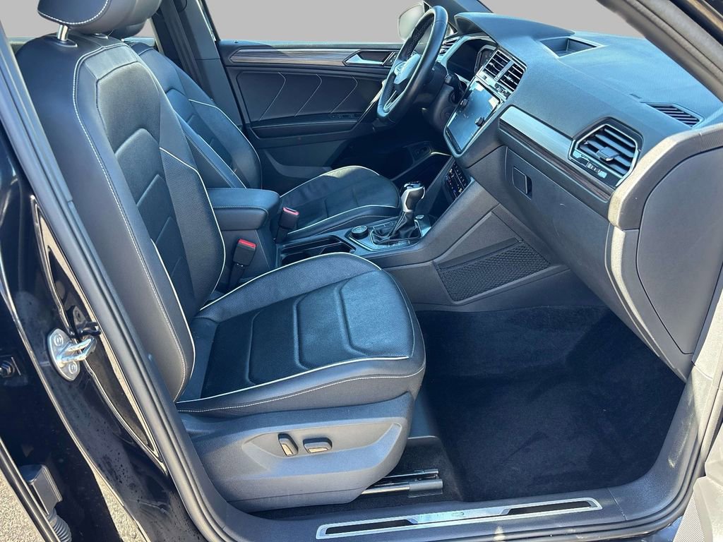 Used 2023 Volkswagen Tiguan SEL R-Line AWD/4WD image 18