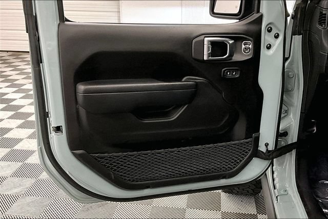 Used 2024 Jeep Wrangler Unlimited Rubicon w/ Dual Top Group AWD/4WD image 19