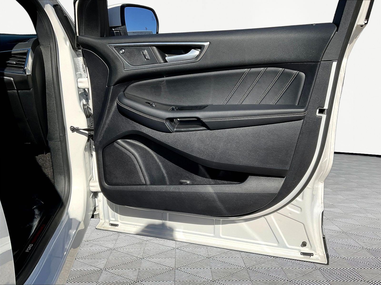Used 2019 Ford Edge ST w/ Convenience Package AWD/4WD image 28
