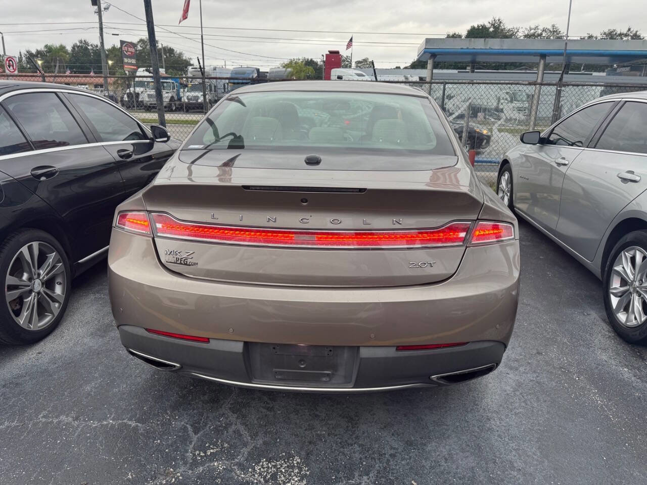 Used 2019 Lincoln MKZ Premiere image 4