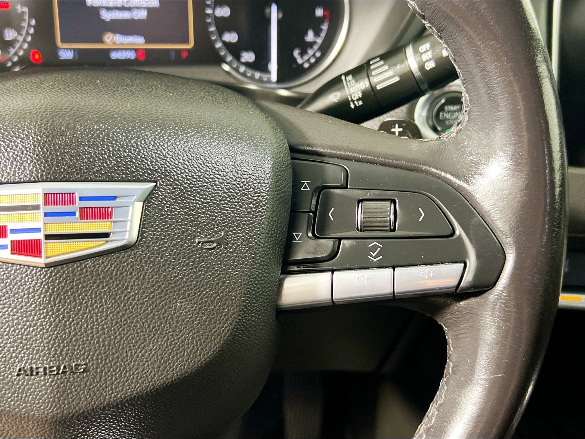 Used 2023 Cadillac XT4 Premium Luxury FWD image 19