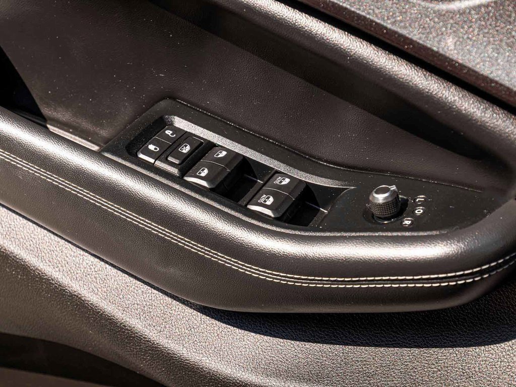 Used 2023 Jeep Grand Cherokee Altitude image 12