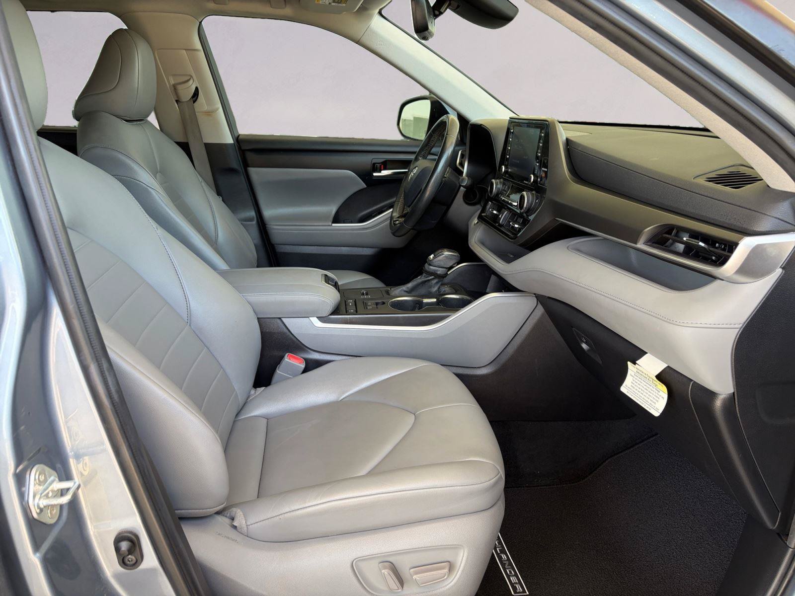 Used 2021 Toyota Highlander XLE FWD image 15