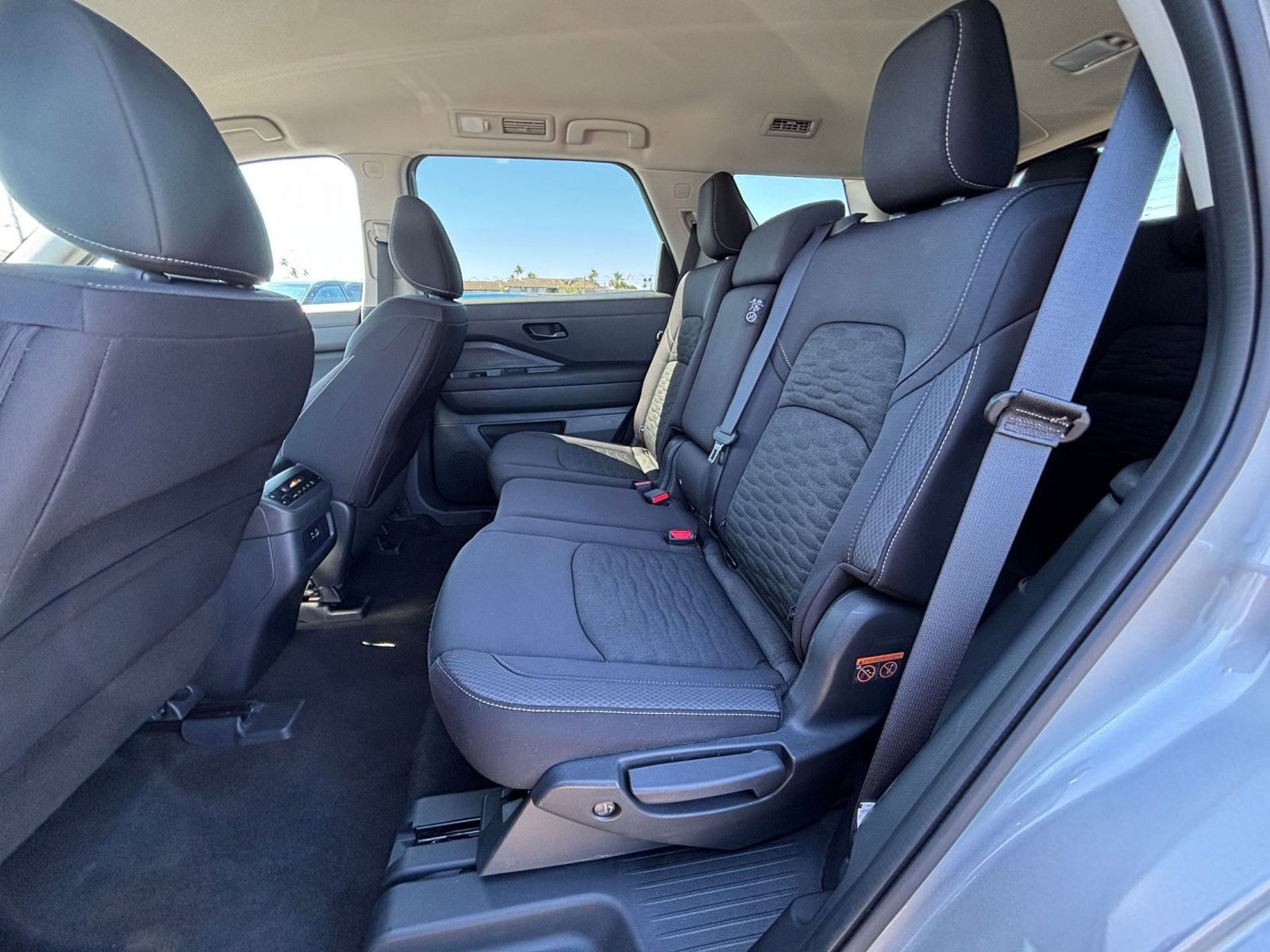 Used 2025 Nissan Pathfinder SV AWD/4WD image 28