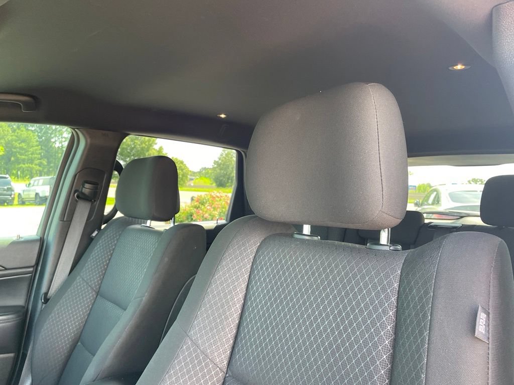 Used 2021 Jeep Grand Cherokee Laredo AWD/4WD image 23