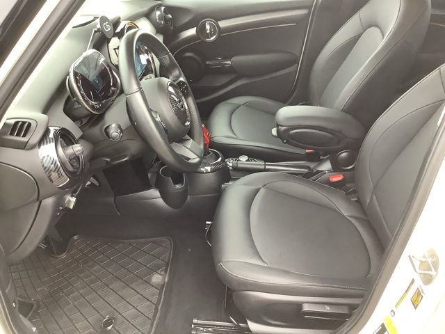 Used 2023 MINI Cooper 4-Door Hardtop image 9