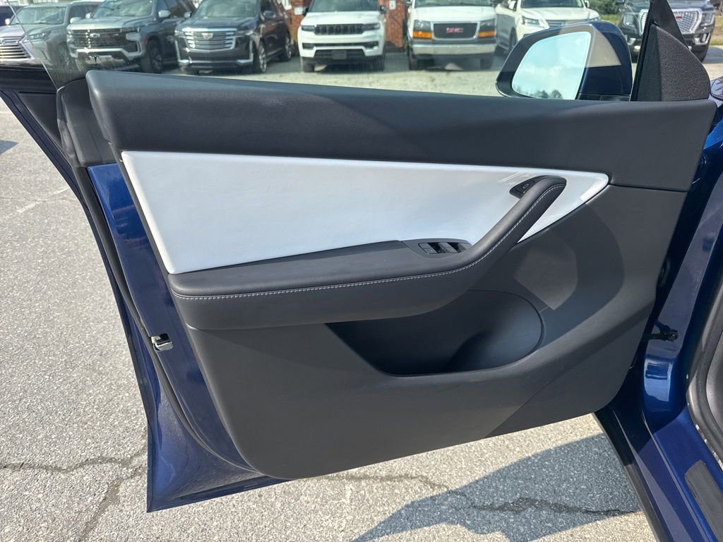 Used 2021 Tesla Model Y Long Range image 28