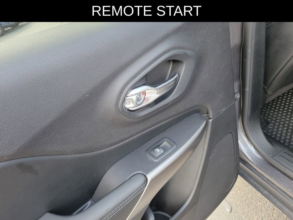 Used 2020 Jeep Cherokee Latitude Plus w/ Comfort/Convenience Group image 15