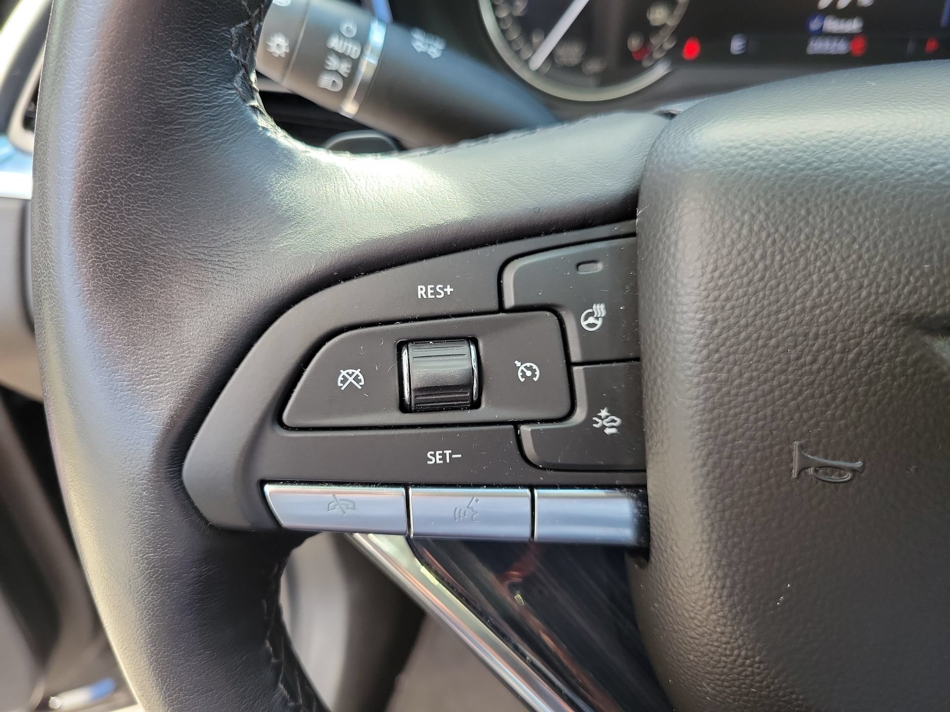 Used 2024 Cadillac XT6 Premium Luxury FWD image 34