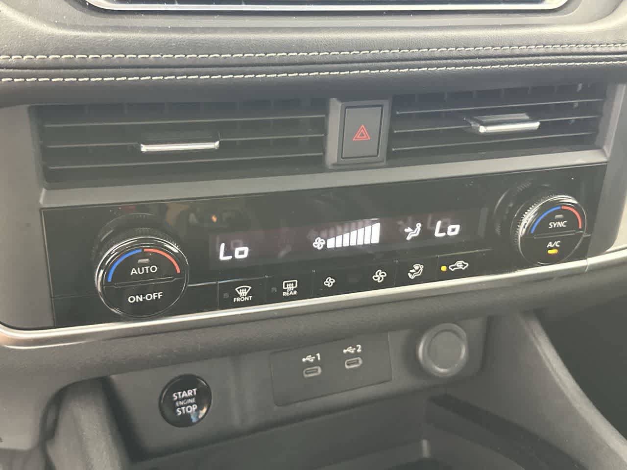 Used 2024 Nissan Rogue SV AWD/4WD image 18
