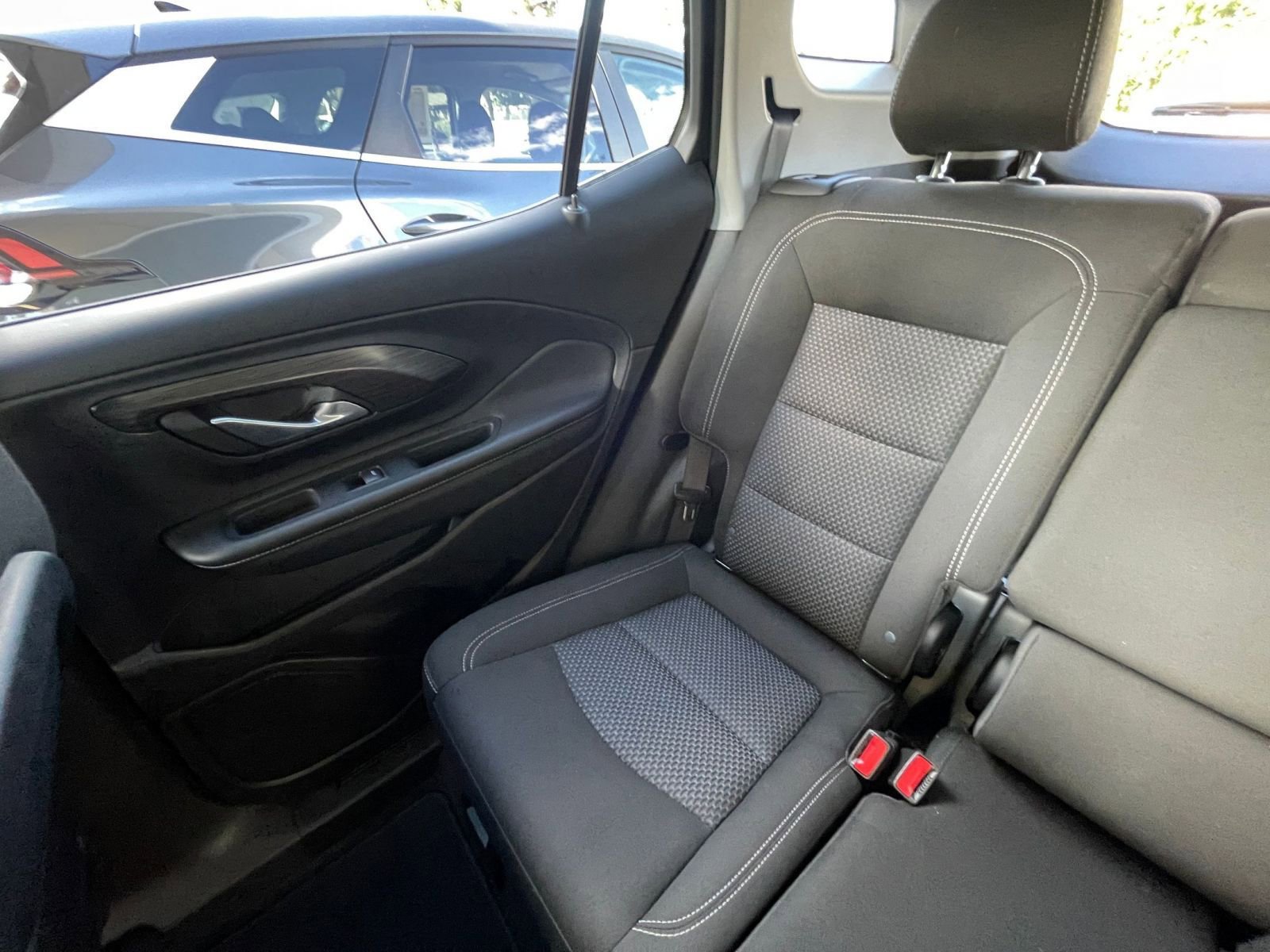 Used 2024 GMC Terrain SLE image 39