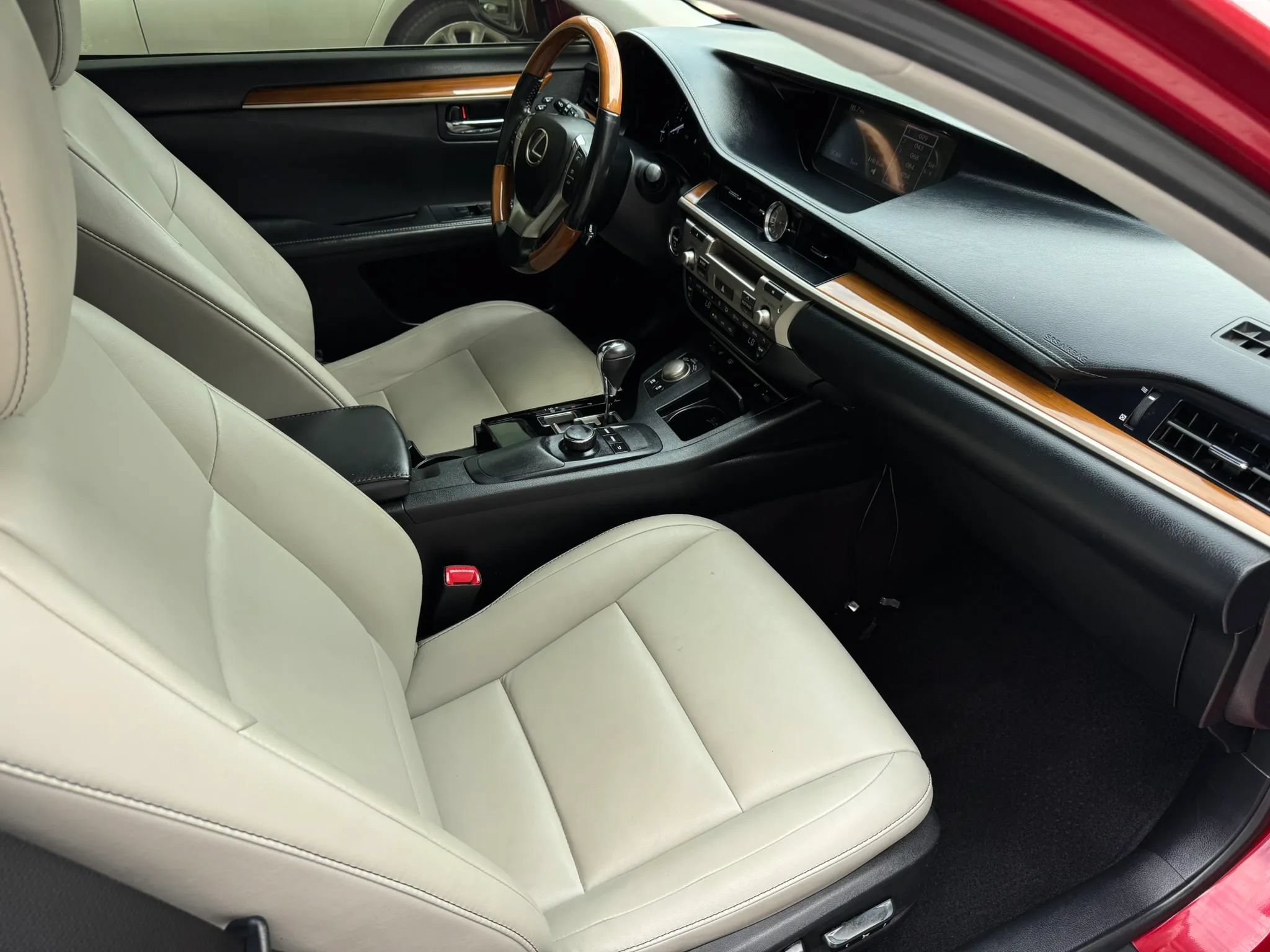 Used 2013 Lexus ES 300h w/ Premium Pkg FWD image 22