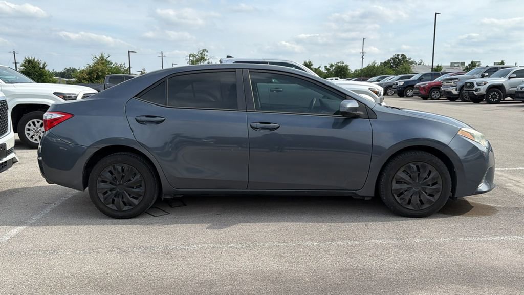 Used 2015 Toyota Corolla LE FWD image 4