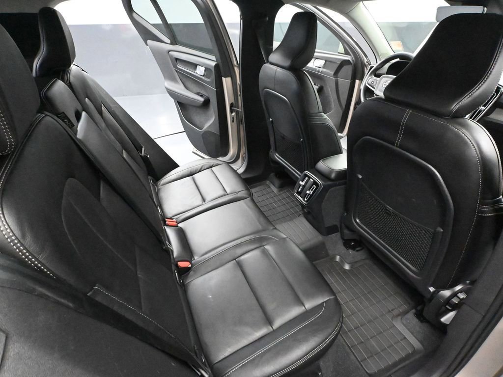 Used 2023 Volvo XC40 B5 Core image 43