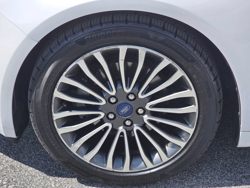 Used 2017 Ford Fusion SE w/ Fusion SE Technology Package FWD image 27