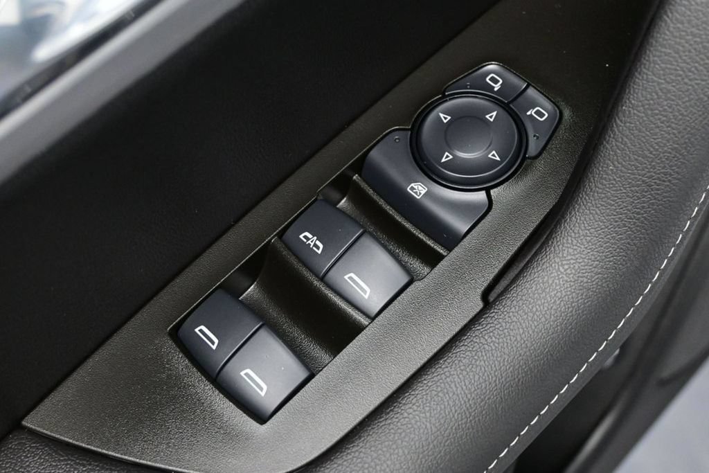 New 2025 Chevrolet Blazer LT w/ Convenience Package FWD image 14