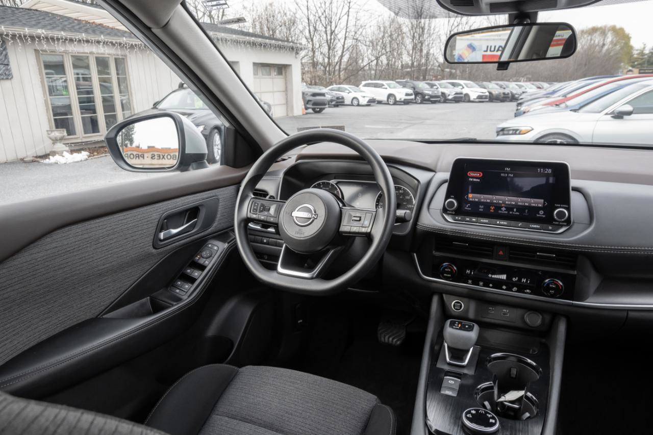 Used 2023 Nissan Rogue SV image 24