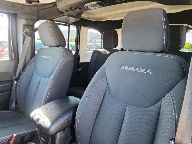 Used 2017 Jeep Wrangler Unlimited Sahara w/ Dual Top Group AWD/4WD image 21