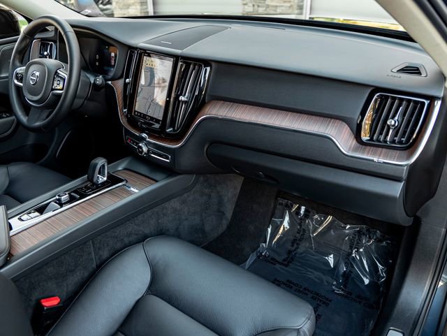 Used 2024 Volvo XC60 T8 Plus w/ Climate Package image 28