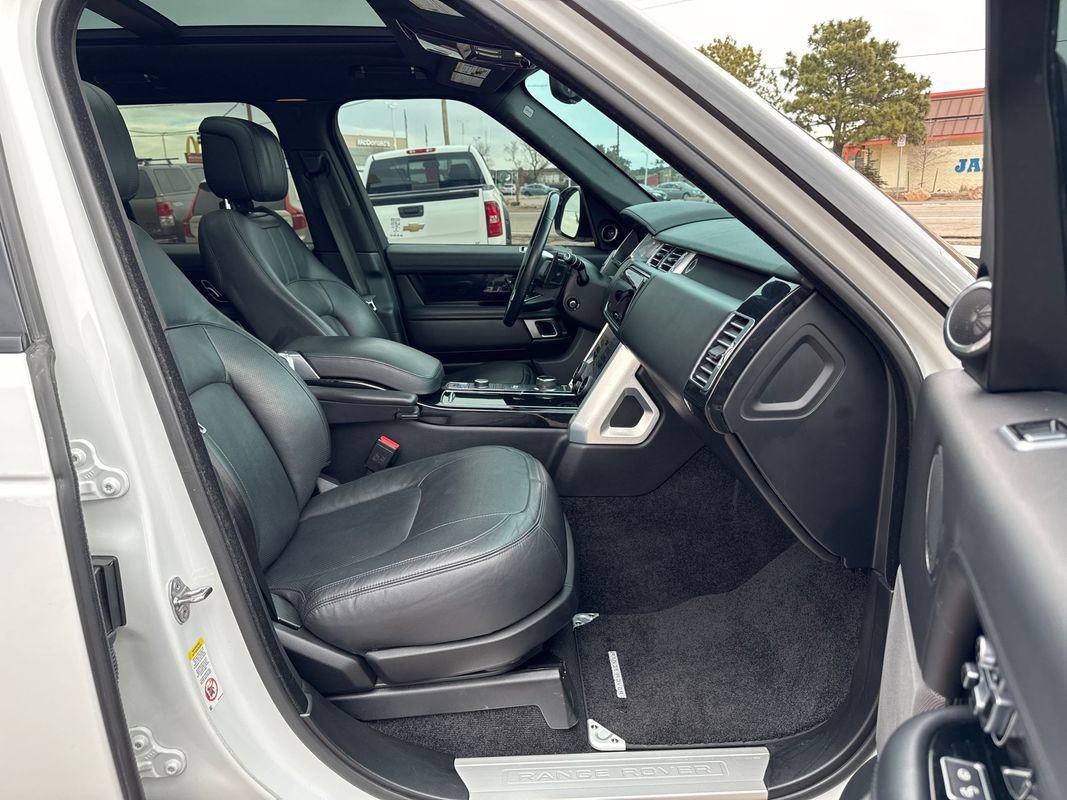 Used 2020 Land Rover Range Rover HSE image 18