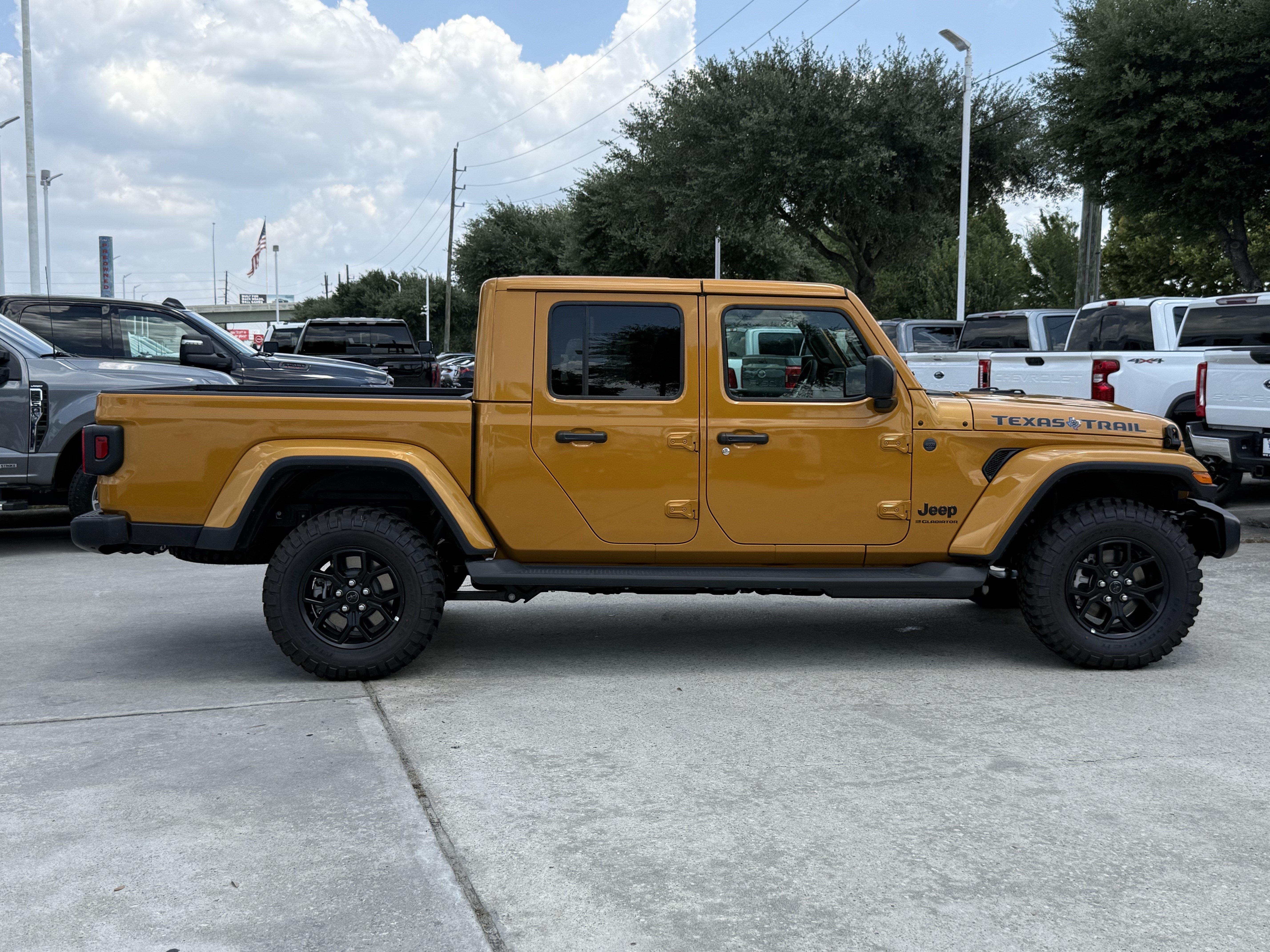 New 2026 Jeep Gladiator Sport AWD/4WD image 3