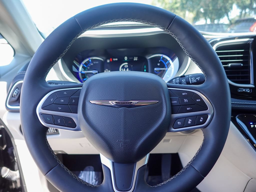Used 2024 Chrysler Pacifica Limited FWD image 10
