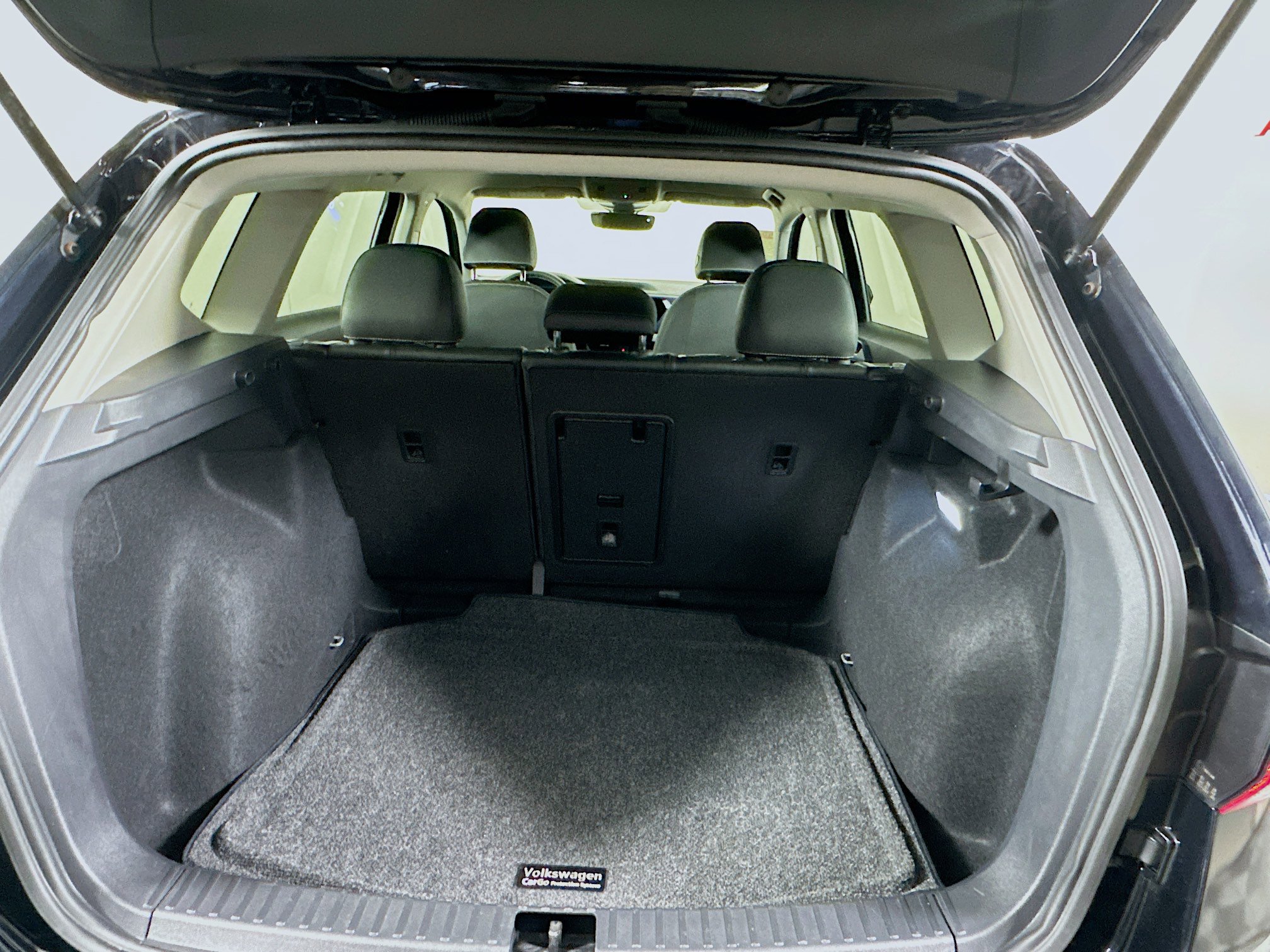 Used 2024 Volkswagen Taos SE image 31