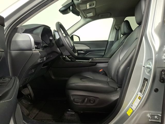 Used 2024 Toyota Grand Highlander AWD image 17