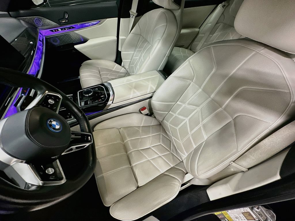 Used 2024 BMW i7 xDrive60 AWD/4WD image 5