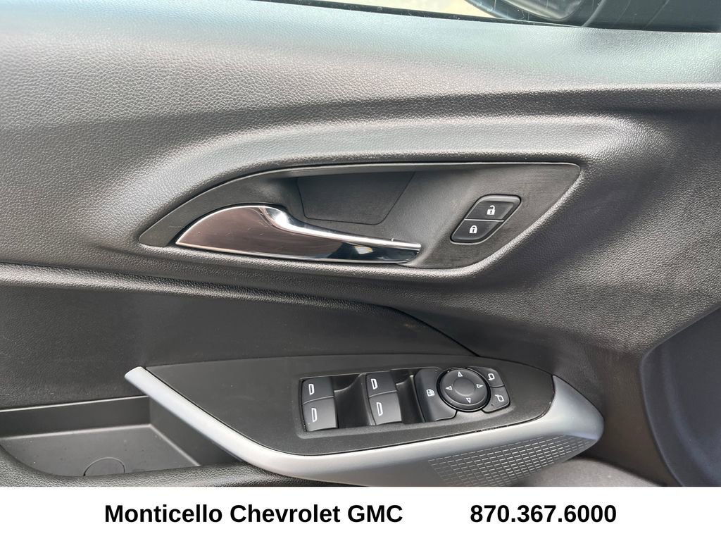 Used 2025 Chevrolet Trax LS image 10